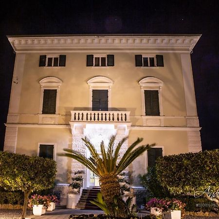 Villa Parisi Grand Hotel カスティリョンチェッロ エクステリア 写真