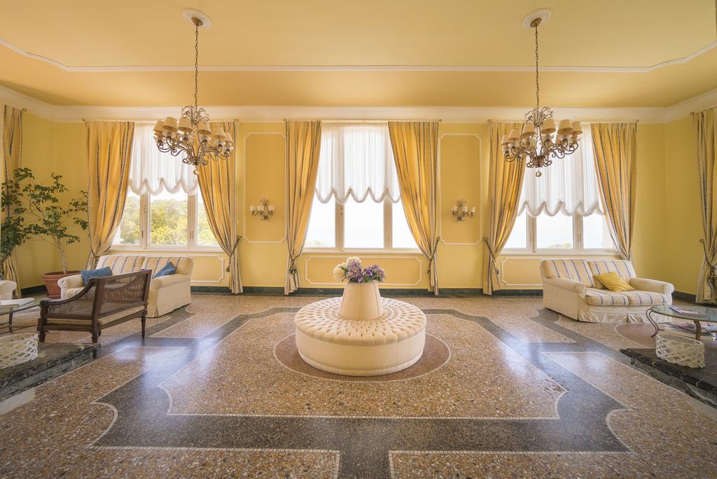 Villa Parisi Grand Hotel カスティリョンチェッロ エクステリア 写真