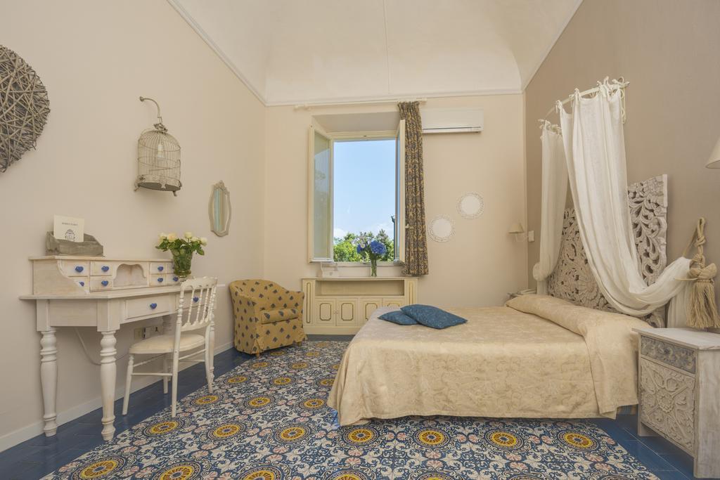 Villa Parisi Grand Hotel カスティリョンチェッロ エクステリア 写真