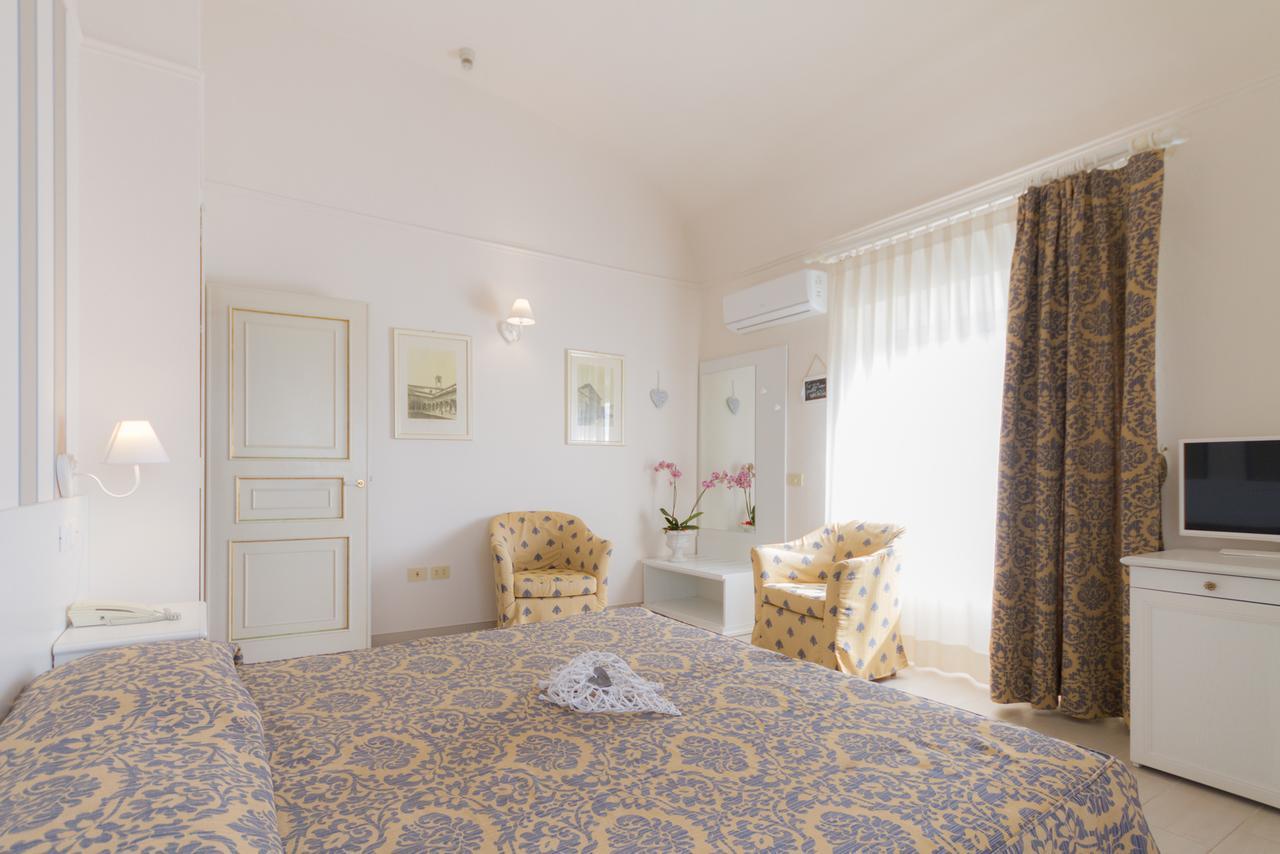 Villa Parisi Grand Hotel カスティリョンチェッロ エクステリア 写真