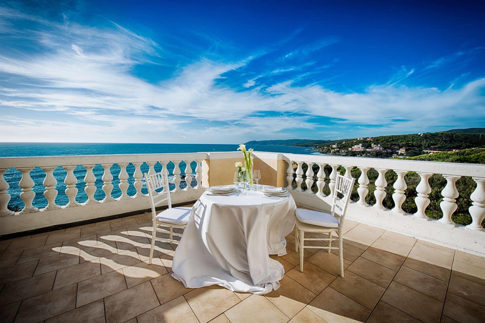 Villa Parisi Grand Hotel カスティリョンチェッロ エクステリア 写真