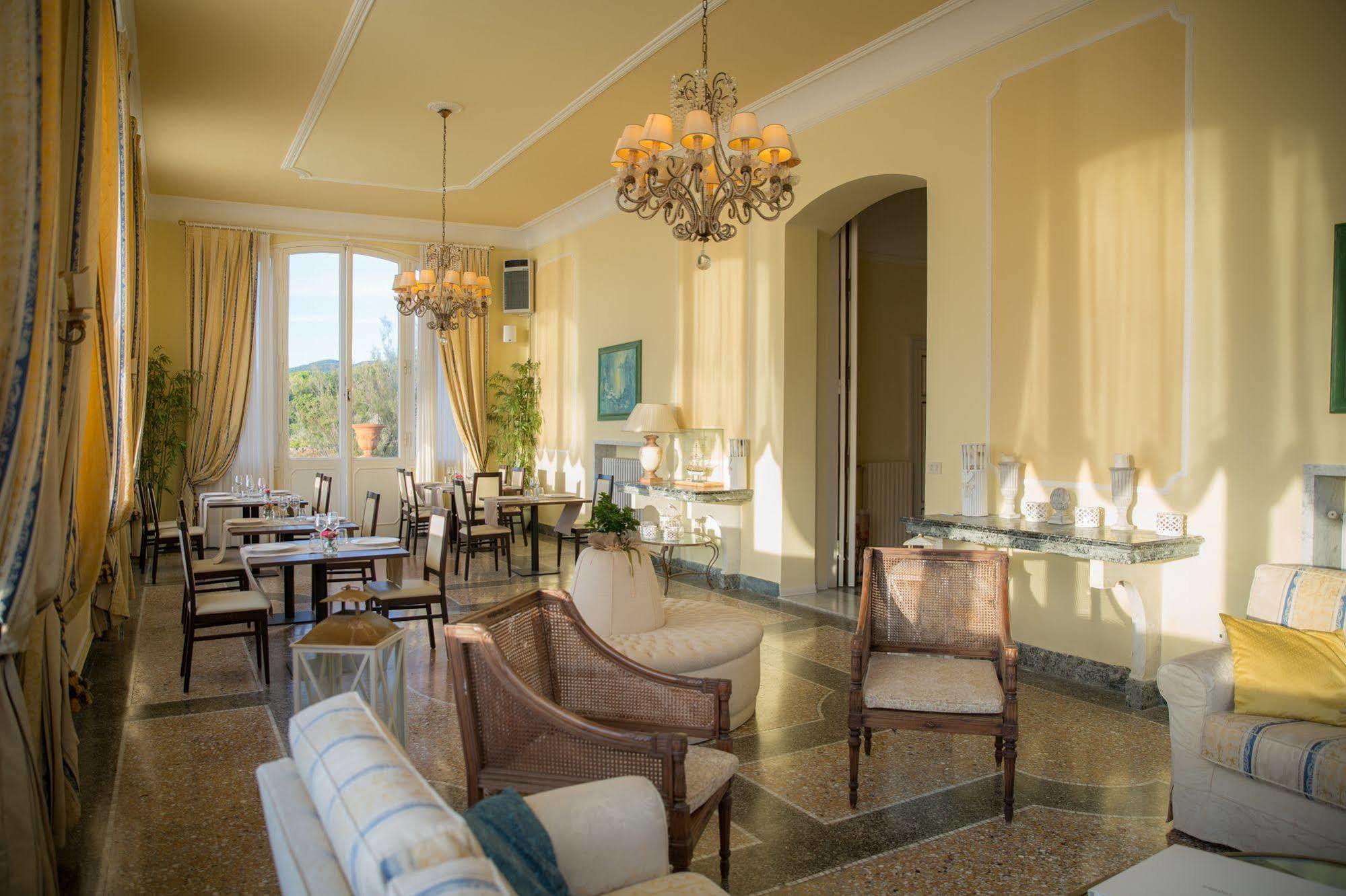 Villa Parisi Grand Hotel カスティリョンチェッロ エクステリア 写真